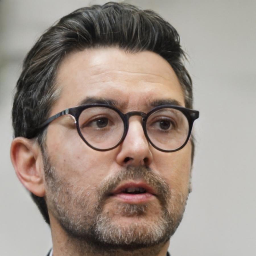 Carlos Mendoza, Director Financiero